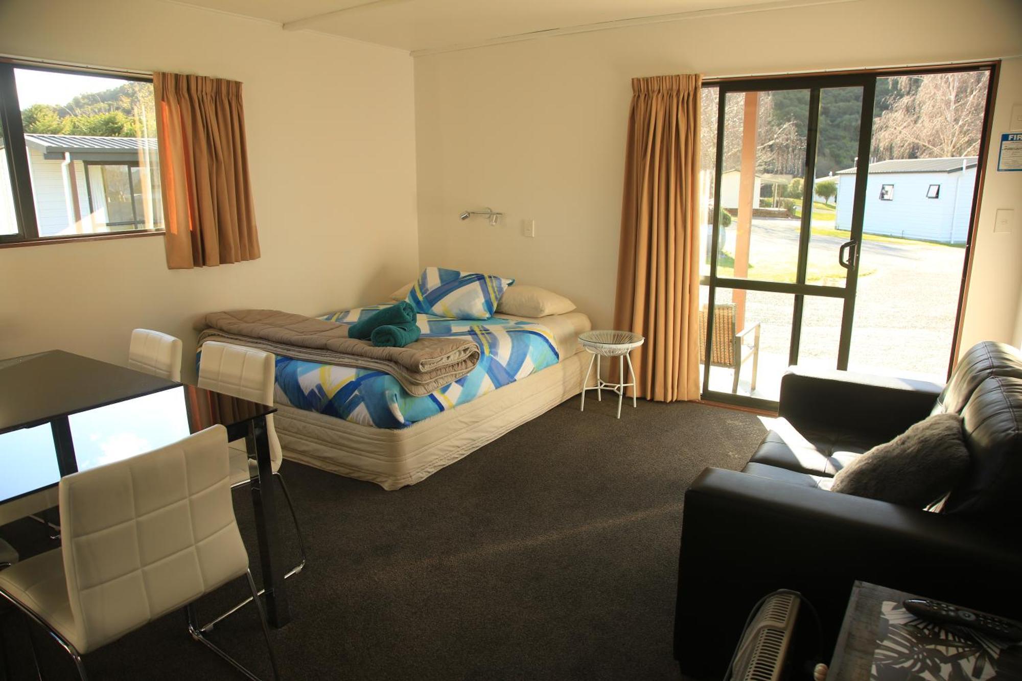 Parklands Marina Holiday Park 픽턴 외부 사진